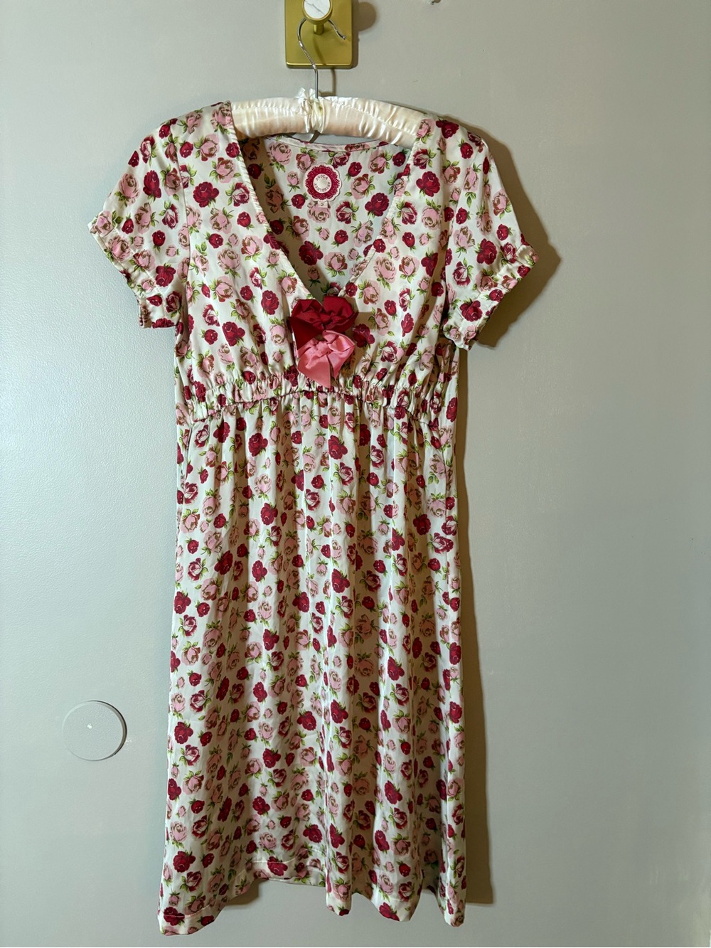 Pink Floral V‑Neck Casual Dress with Bow Accent